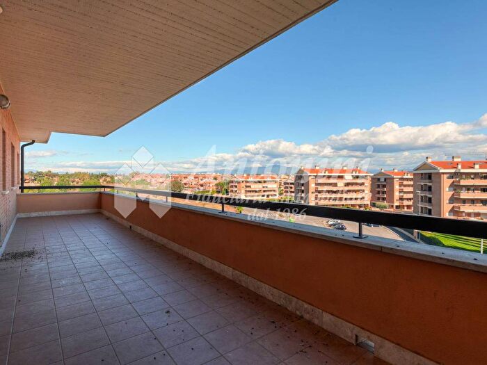 Appartamento trilocale in affitto in Via Gesualdo Bufalino, Bufalotta, Roma