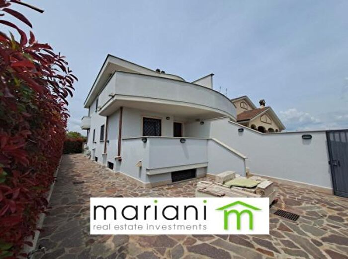 Casa quadrilocale in affitto in Via Vico Consorti, Roma