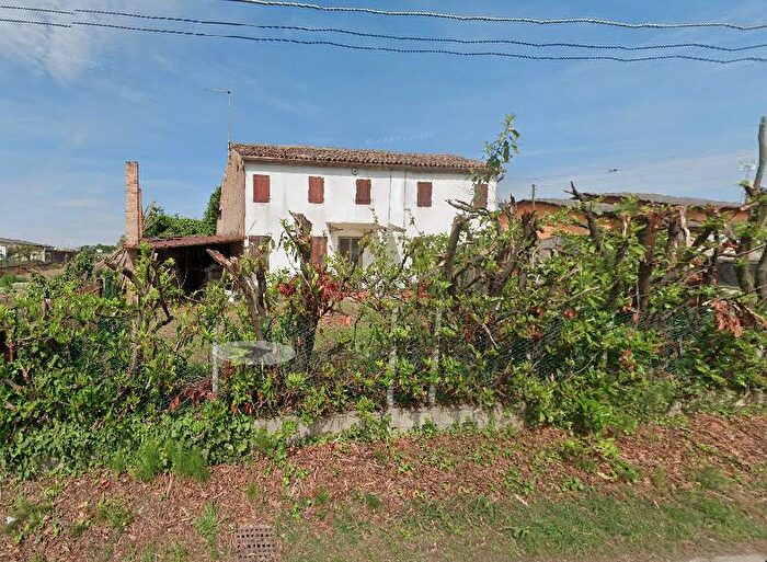 Casa quadrilocale in vendita in Via Porto Superiore, Brugine