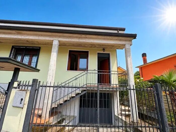 Appartamento trilocale in affitto in Via Silvio Pellico, Canegrate