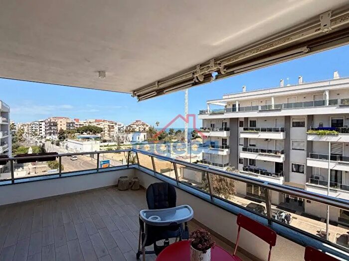 Appartamento trilocale in vendita in Via Malcangi, Trani