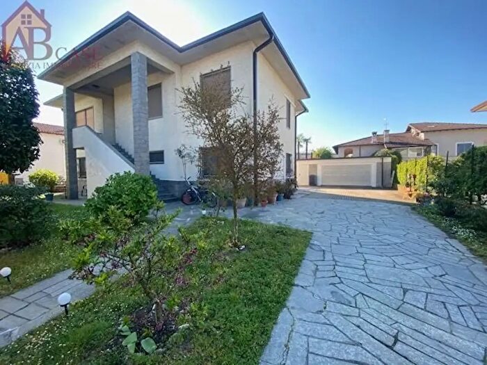 Casa quadrilocale in vendita in Via Mazzini, Gambolo