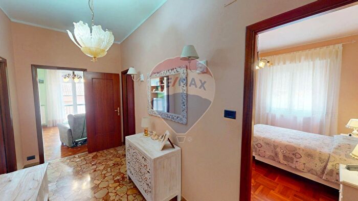 Appartamento trilocale in vendita in Via Fratelli Gazzo, Serra Ricco