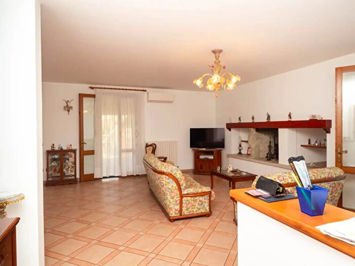 Casa con 10 locali in vendita in Spinea