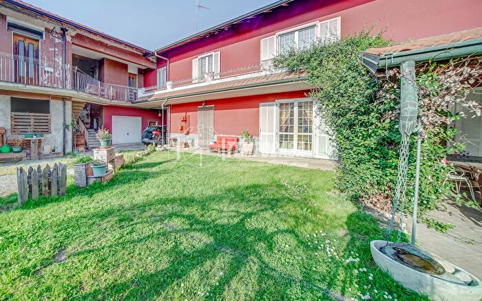 Casa trilocale in vendita in Via Umbria, Castano Primo