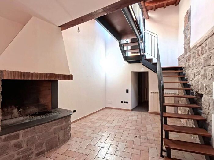 Appartamento con 5 locali in affitto in Via Aurelio Saffi, Sacrario Piazza della Rocca, Viterbo