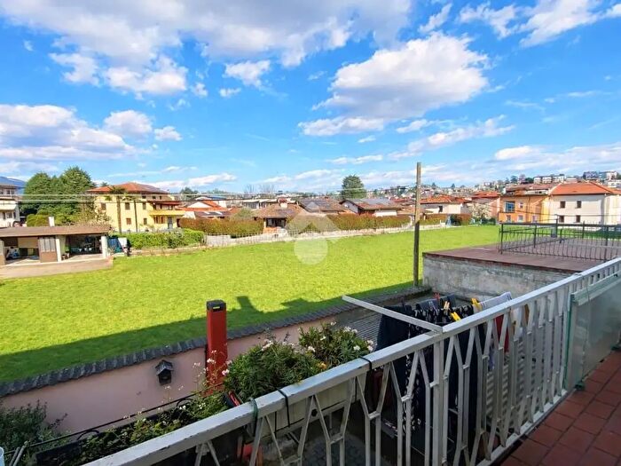 Appartamento trilocale in vendita in Via Po, Cantu