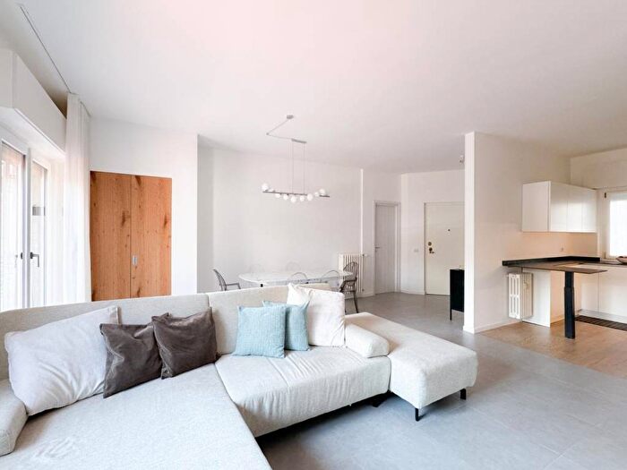 Appartamento trilocale in affitto in Via Barnaba Oriani, Certosa, Milano