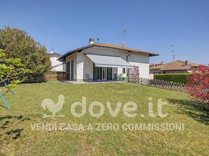 Casa con 6 locali in vendita in Via Rimembranze, Jerago Con Orago