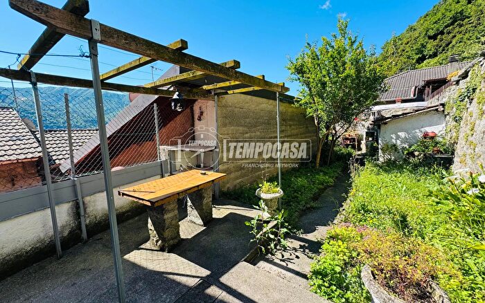 Appartamento trilocale in vendita in Via ai Monti, Laglio