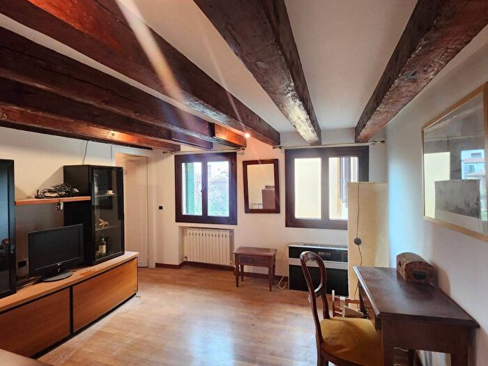 Appartamento bilocale in affitto in Campo San Pantalon, San Polo, Venezia