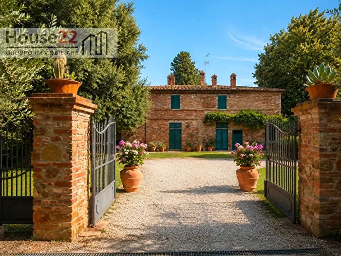 Casa con 7 locali in vendita in Arezzo