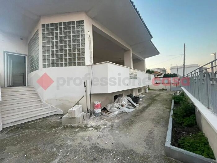 Casa quadrilocale in vendita in Via Cavalieri di Vittorio Veneto Snc, Mondragone