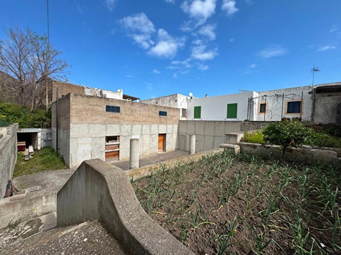 Casa quadrilocale in vendita in Via Barone Snc, Santa Marina Salina