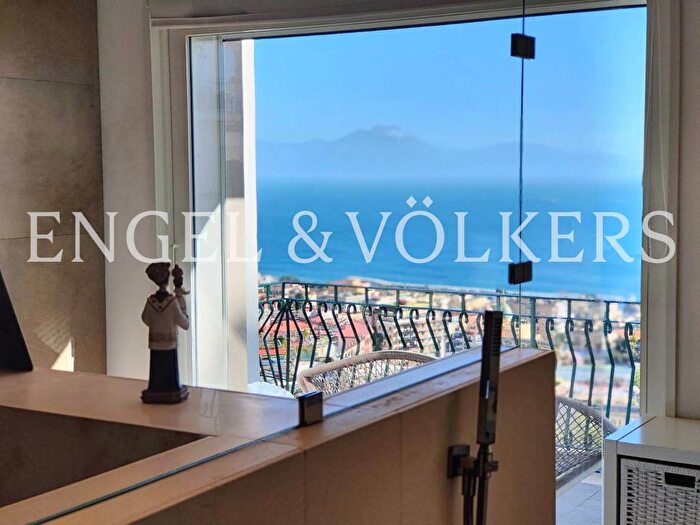 Appartamento quadrilocale in affitto in Via Aniello Falcone, Vomero, Napoli