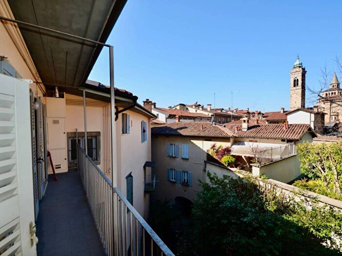 Appartamento bilocale in affitto in Piazza Mercato delle Scarpe, Mura Veneziane Rocca, Bergamo