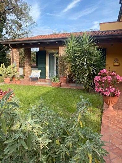 Casa con 12 locali in vendita in Via Palvotrisia, Castelnuovo Magra