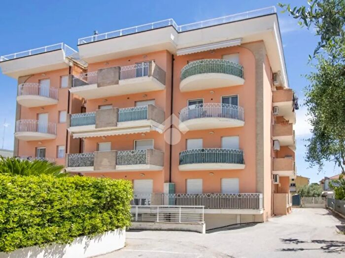 Appartamento trilocale in vendita in Via Adriatica, Alba Adriatica