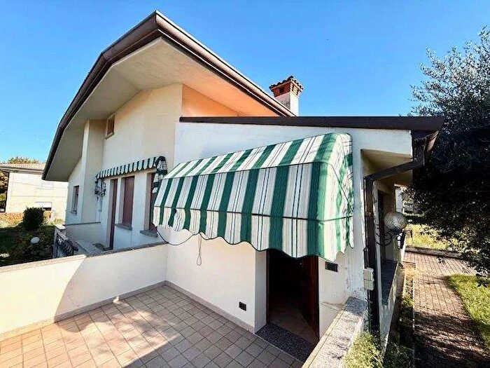 Casa con 7 locali in vendita in San Vendemiano