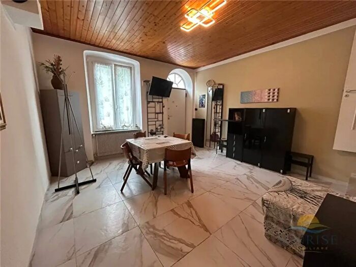 Casa con 6 locali in vendita in Via Paverano, Savignone