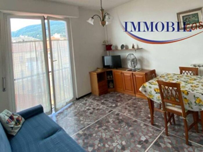 Appartamento trilocale in affitto in Corso Valparaiso, Centro, Chiavari