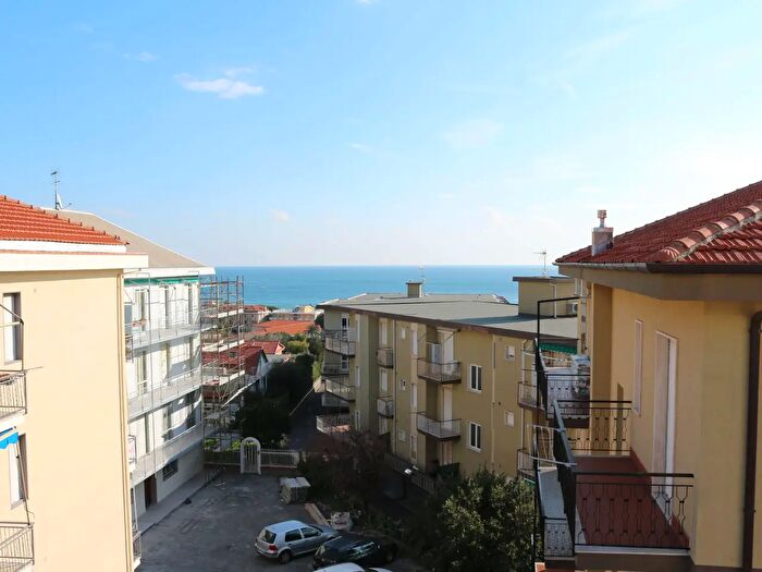 Appartamento trilocale in vendita in Via Padova, Ceriale