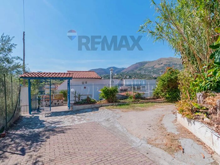 Casa con 6 locali in vendita in Via Pezzingoli, Monreale