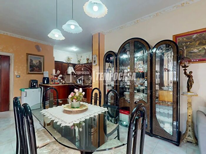 Casa con 7 locali in vendita in Via Gioacchino a Rossini, Lusciano