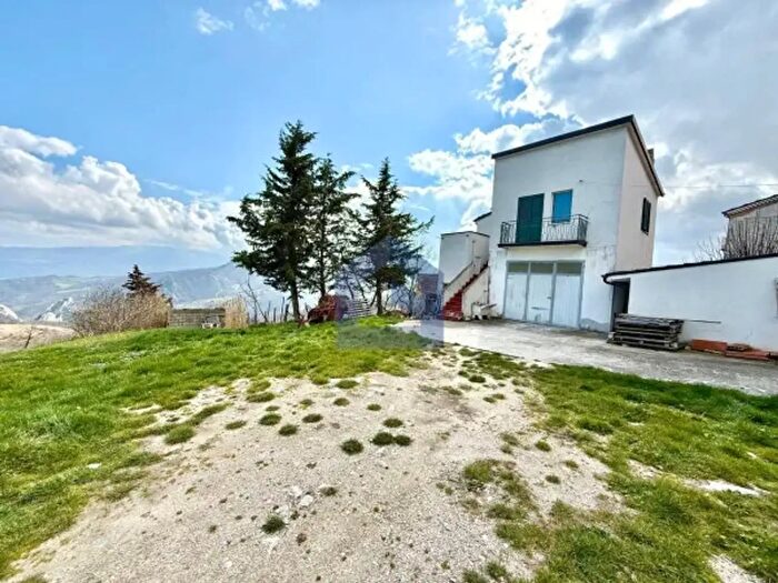 Casa trilocale in vendita in Contrada Colle Zingaro, Torricella Peligna