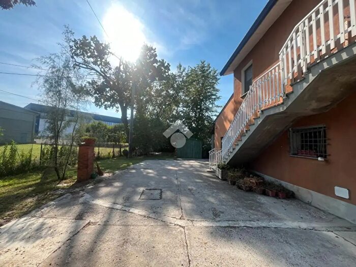 Casa quadrilocale in vendita in Via San Biagio, Castelnovo Di Sotto