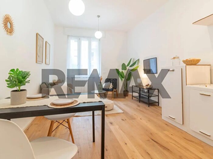 Appartamento trilocale in vendita in Via Val Caffaro, Milano
