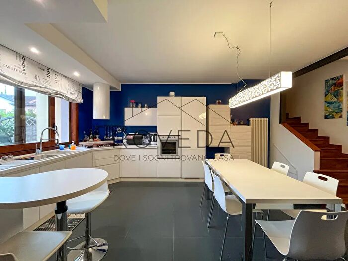 Casa quadrilocale in vendita in Via Principale, Casier