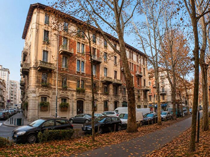 Appartamento trilocale in affitto in Via Giovanni Battista Morgagni, Morgagni, Milano