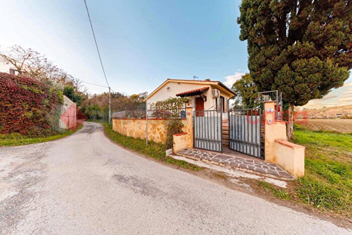 Casa quadrilocale in vendita in Crespina Lorenzana