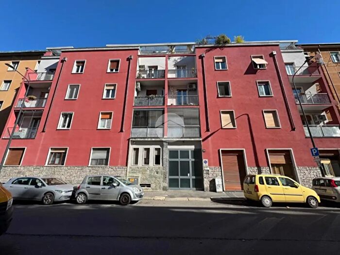 Appartamento trilocale in affitto in Via Legnone, Milano