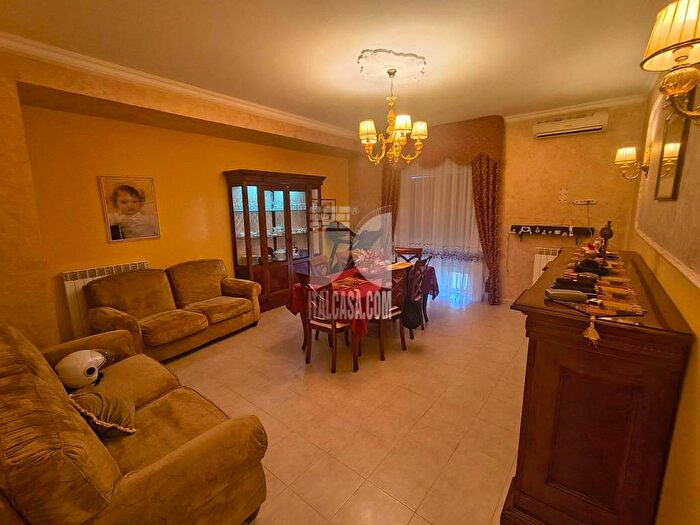 Appartamento quadrilocale in affitto in via dei granai, Zona Capo Rizzuto Apriglianello Papanice, Crotone