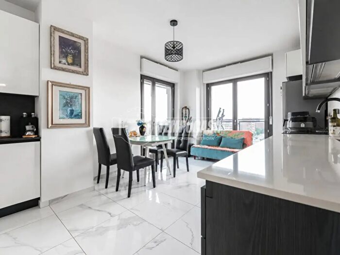 Appartamento trilocale in vendita in Via Ugo Tognazzi, Milano
