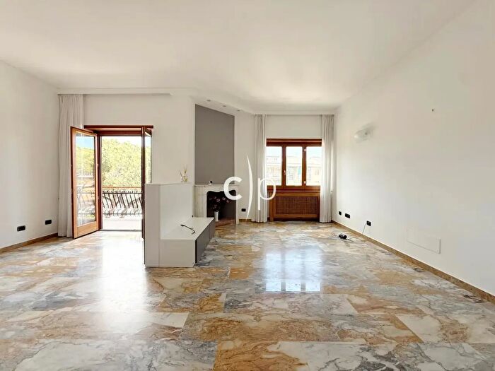 Appartamento trilocale in affitto in Via Virginia Agnelli, Roma