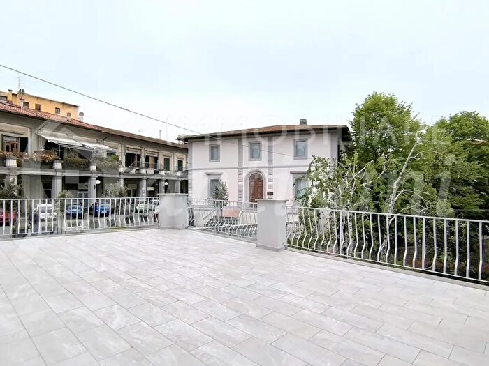 Appartamento trilocale in vendita in Via Giosuè Carducci, Signa