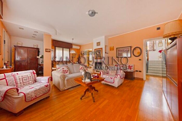 Casa quadrilocale in vendita in Via De Amicis, Novi Di Modena