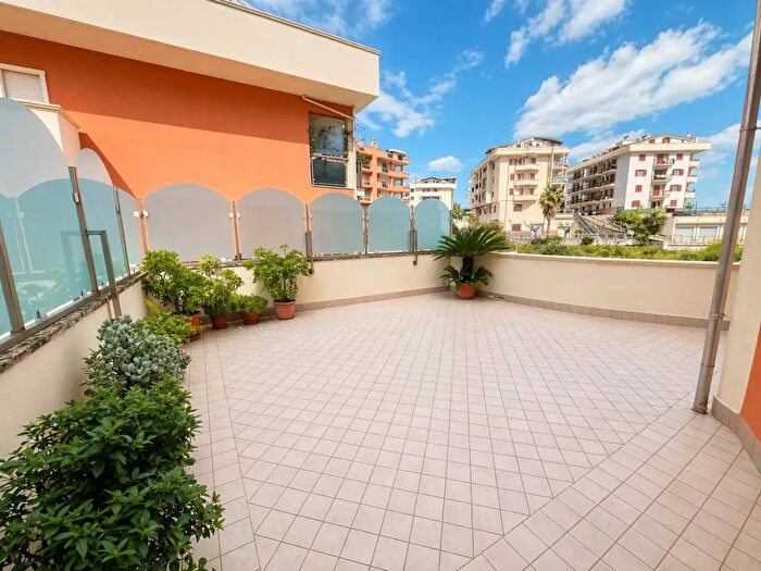Appartamento quadrilocale in vendita in Via Antonio Lavia, CoriglianoRossano