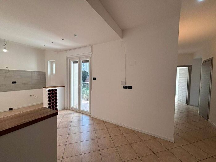 Appartamento quadrilocale in affitto in Via Antonio Baiamonti, Baiamonti Valmaura, Trieste