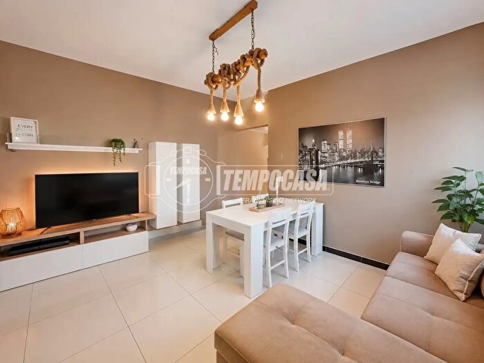 Appartamento trilocale in vendita in Via Roma, BovisioMasciago