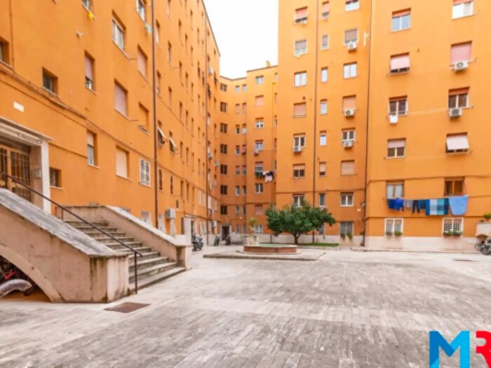 Appartamento trilocale in vendita in Via Fara Sabina, Roma