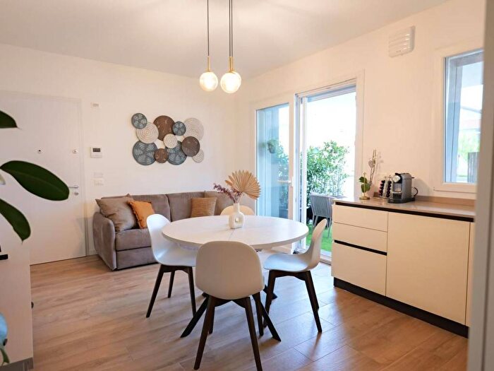 Appartamento trilocale in affitto in Viale Giuseppe Verdi, Alba Mare, Riccione