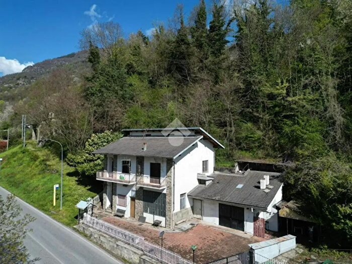 Casa quadrilocale in vendita in Provinciale Valle Varaita, Frassino