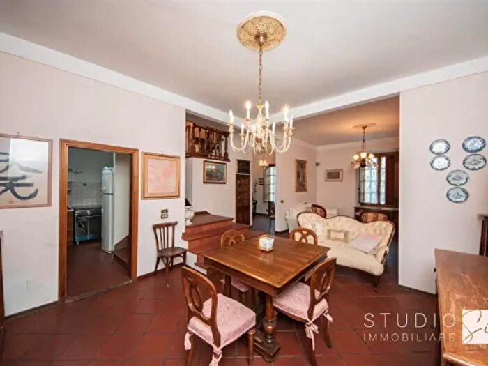 Casa con 6 locali in vendita in Via Enrico Betti, Pistoia