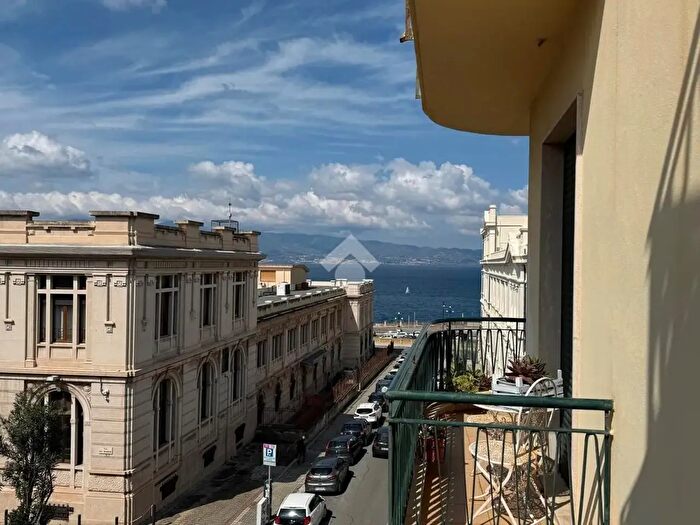 Appartamento trilocale in vendita in Via Miraglia, Reggio Calabria