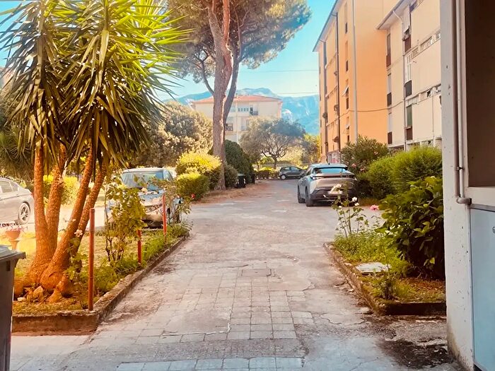 Appartamento con 5 locali in vendita in Carrara