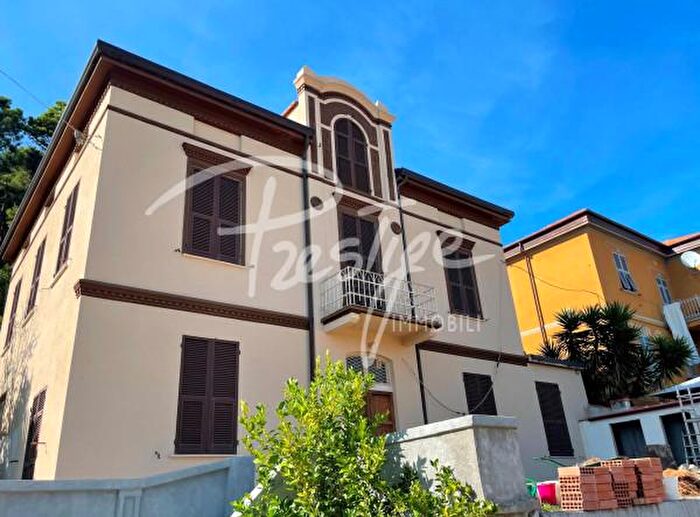 Casa con 6 locali in vendita in Via Ugo Botti, La Spezia